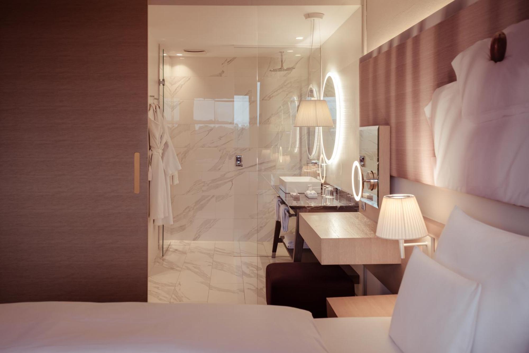 Falkensteiner Balance Resort Stegersbach - Adults Only エクステリア 写真 A bathroom at the Mandarin Oriental, Munich