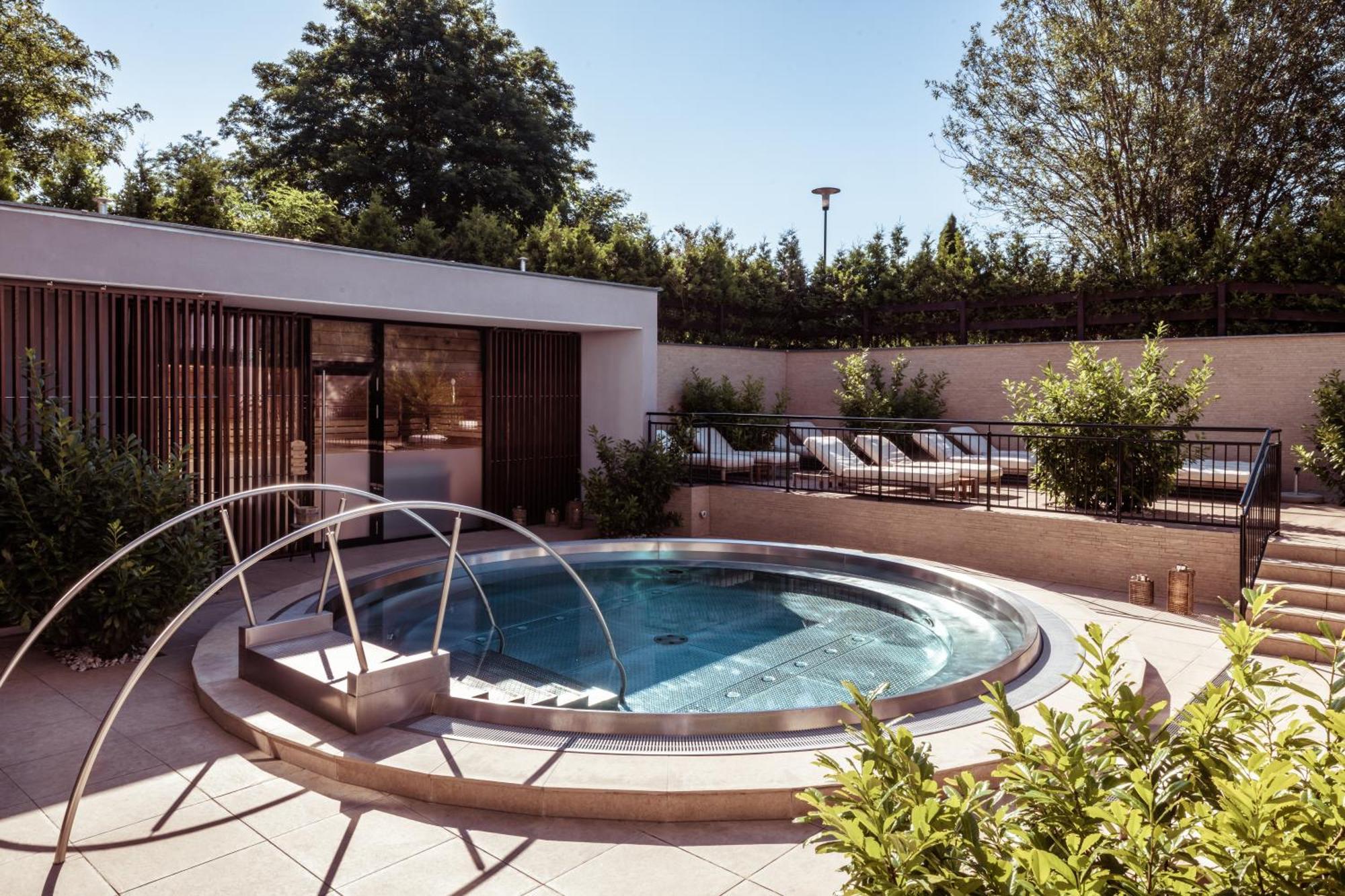 Falkensteiner Balance Resort Stegersbach - Adults Only エクステリア 写真 A spa at the Hotel de Crillon, Paris