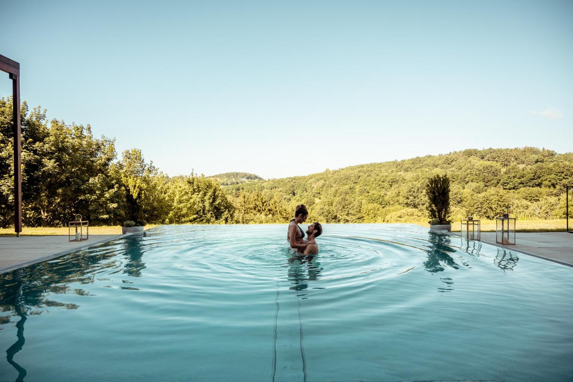 Falkensteiner Balance Resort Stegersbach - Adults Only エクステリア 写真 Infinity pool at the Hotel